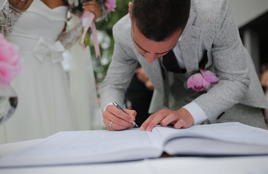Who Should Sign the Ketubah?